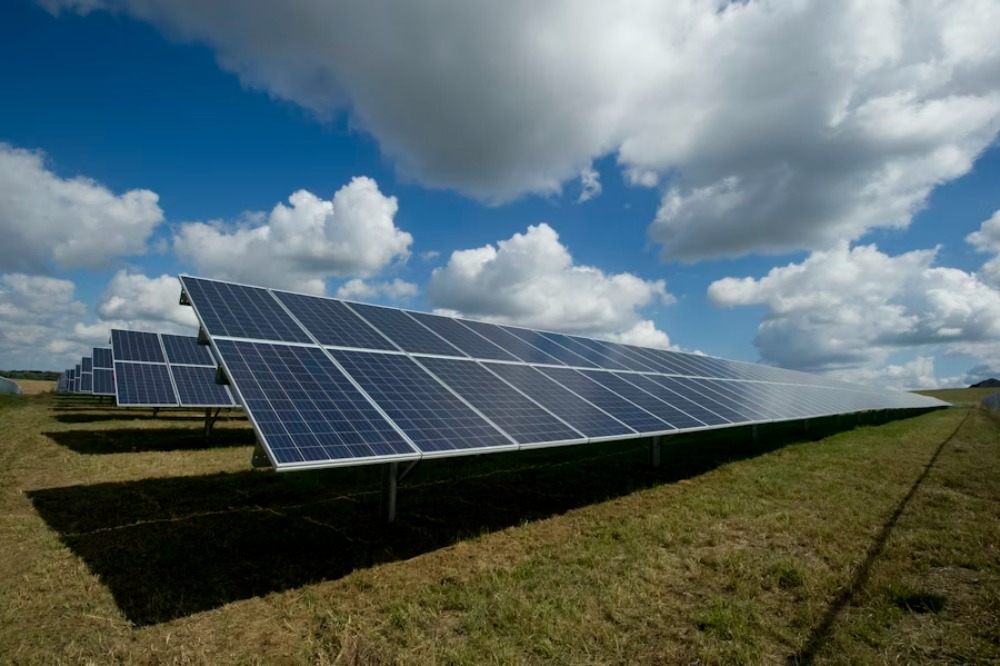 Instalación de paneles solares para energías reutilizables